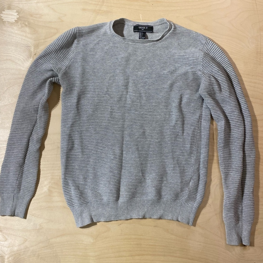 Forever 21 Sweater Size Small (AO)